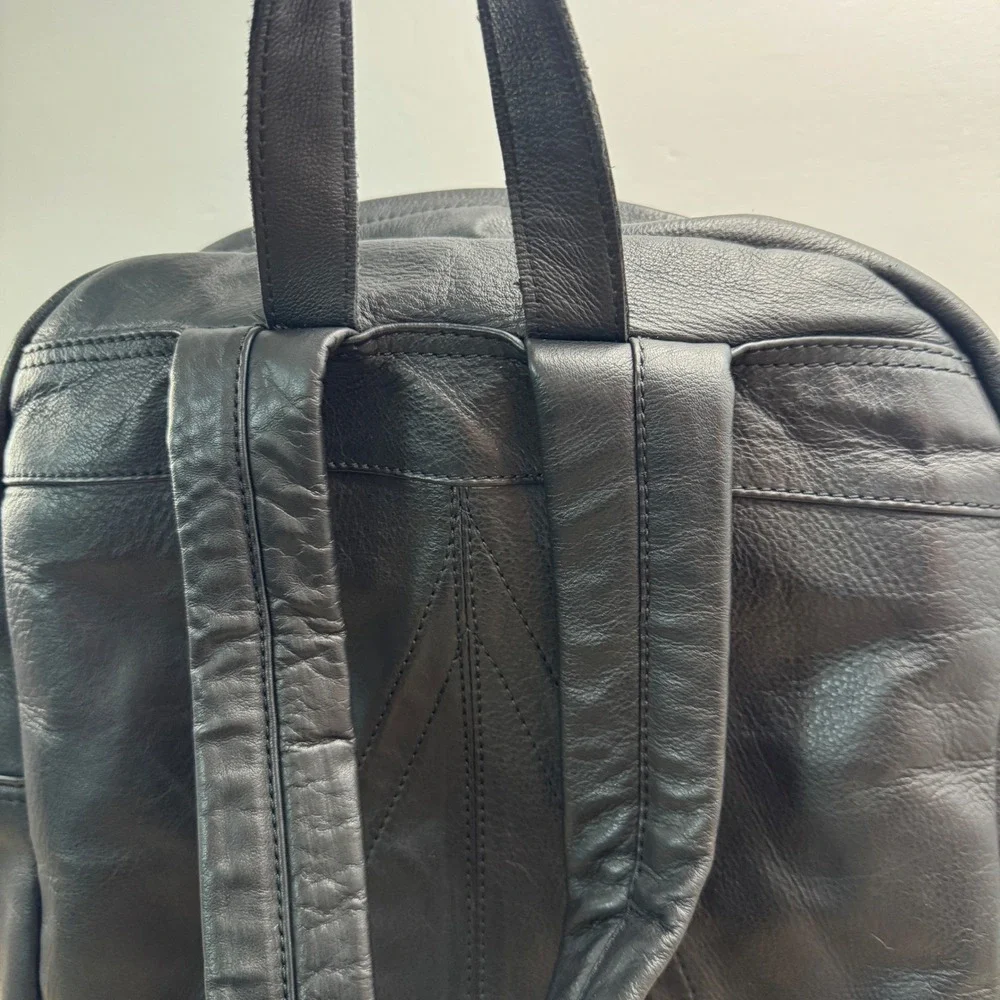 FH Wadsworth Black Leather Backpack Short Par 4 Logo Laptop Sleeve Frayed *READ*